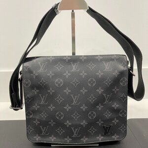 Louis Vuitton District PM Damier Graphite Messenger Bag (144716)